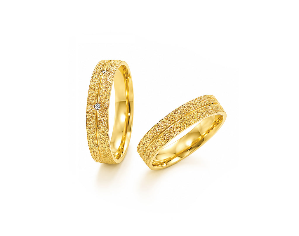 Aliança em Ouro 18K Perfil Reto com Textura e Zircônia 5mm