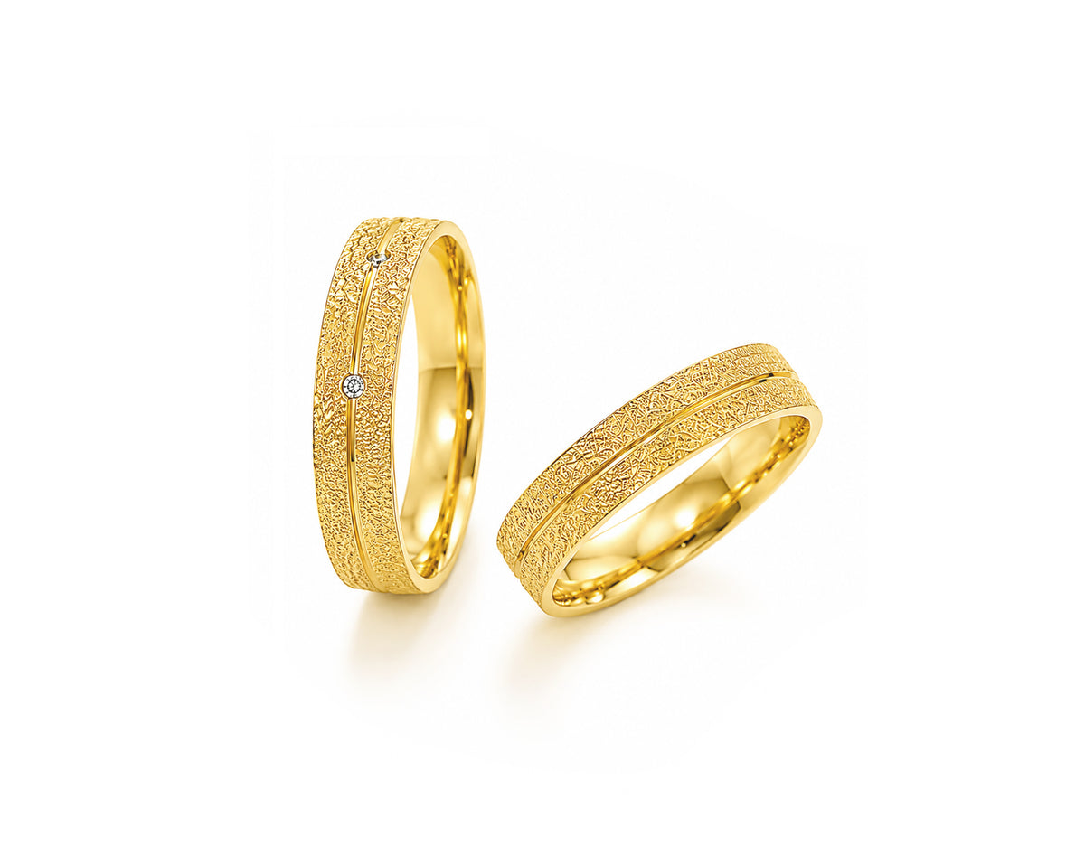 Aliança em Ouro 18K Perfil Reto com Textura e Zircônia 5mm