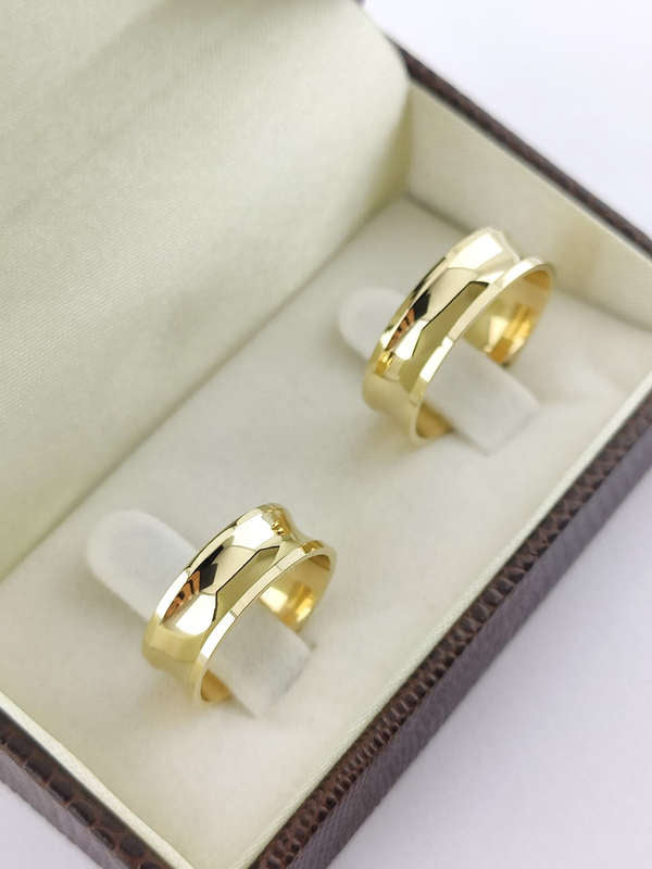 Aliança em Ouro 18k Côncavo Facetado 6mm