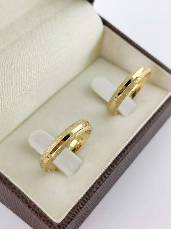 Aliança em Ouro 18k Côncavo Texturizado 4mm