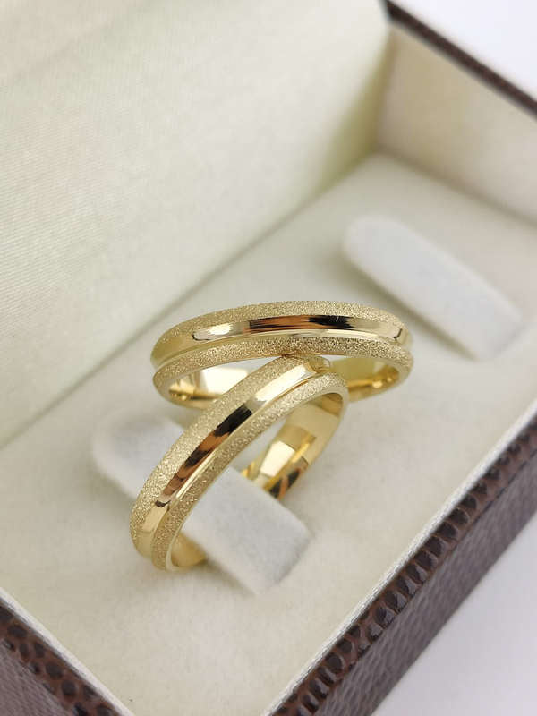 Aliança em Ouro 18k Côncavo Texturizado 4mm