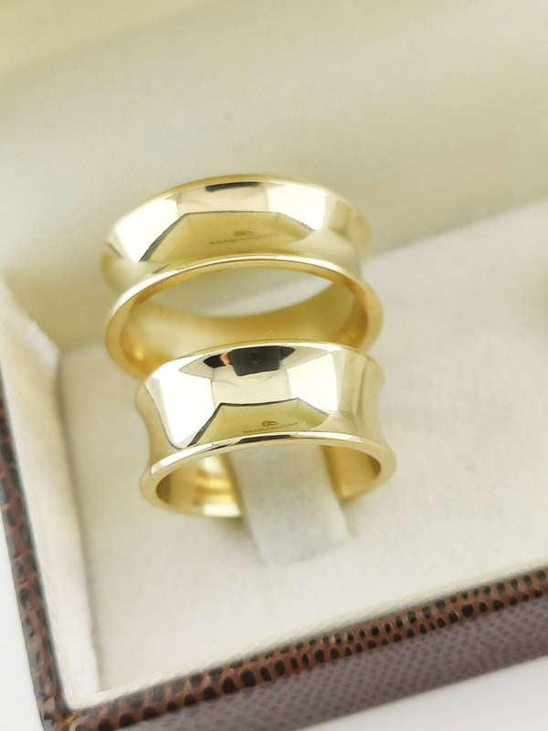 Aliança em Ouro 18k Côncavo Facetado 8mm