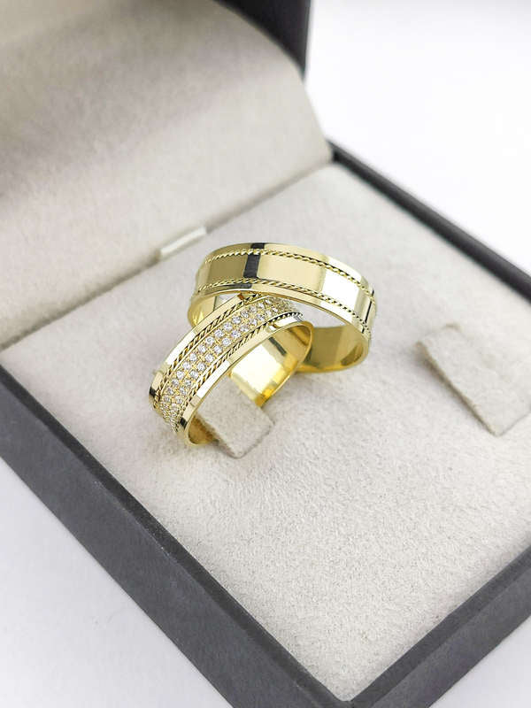 Aliança em Ouro 18k Reto com Frisos 6mm com 100 Brilhantes