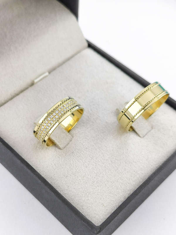 Aliança em Ouro 18k Reto com Frisos 6mm com 100 Brilhantes