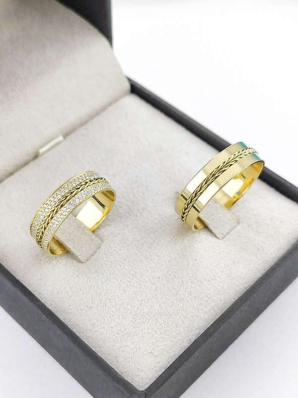 Aliança em Ouro 18k Reto com Frisos 6mm com 200 Brilhantes