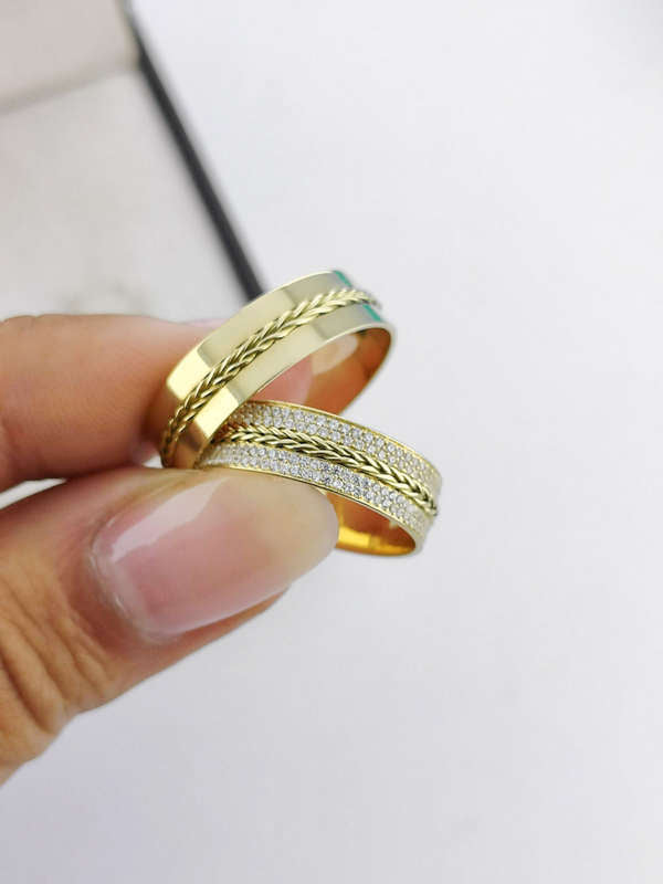 Aliança em Ouro 18k Reto com Frisos 6mm com 200 Brilhantes