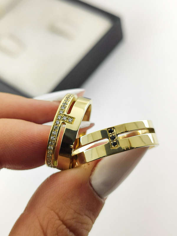 Aliança em Ouro 18k Reto com Frisos 6mm com 66 Brilhantes