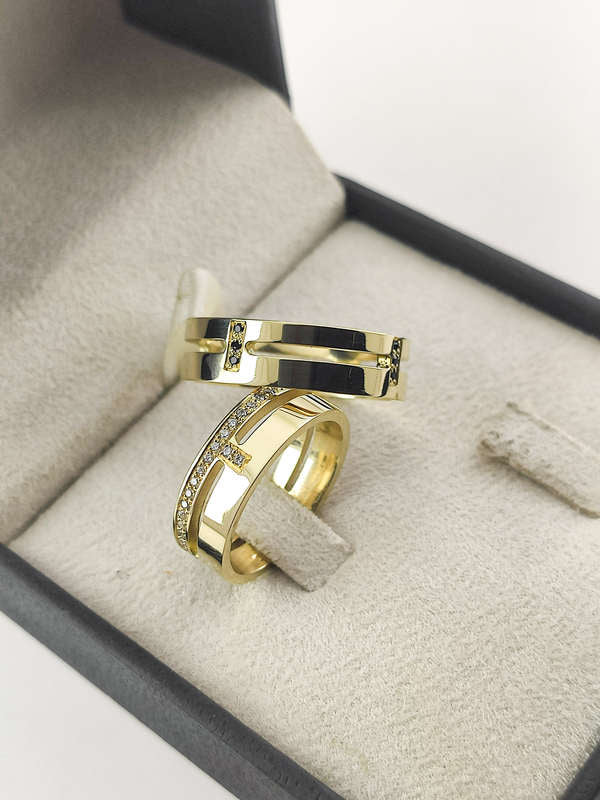 Aliança em Ouro 18k Reto com Frisos 6mm com 66 Brilhantes