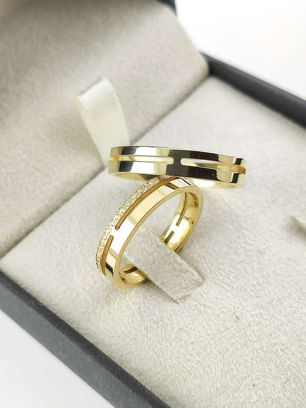 Aliança em Ouro 18k Reto com Frisos 4mm com 45 Brilhantes