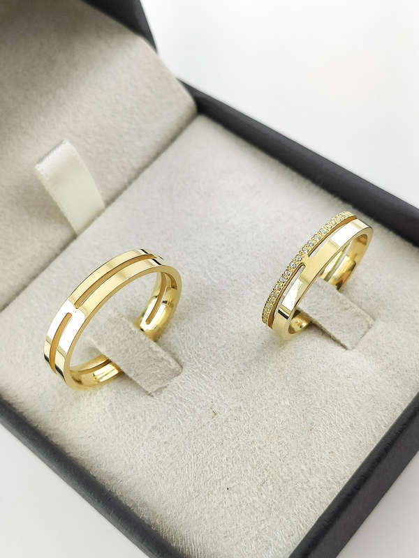 Aliança em Ouro 18k Reto com Frisos 4mm com 45 Brilhantes