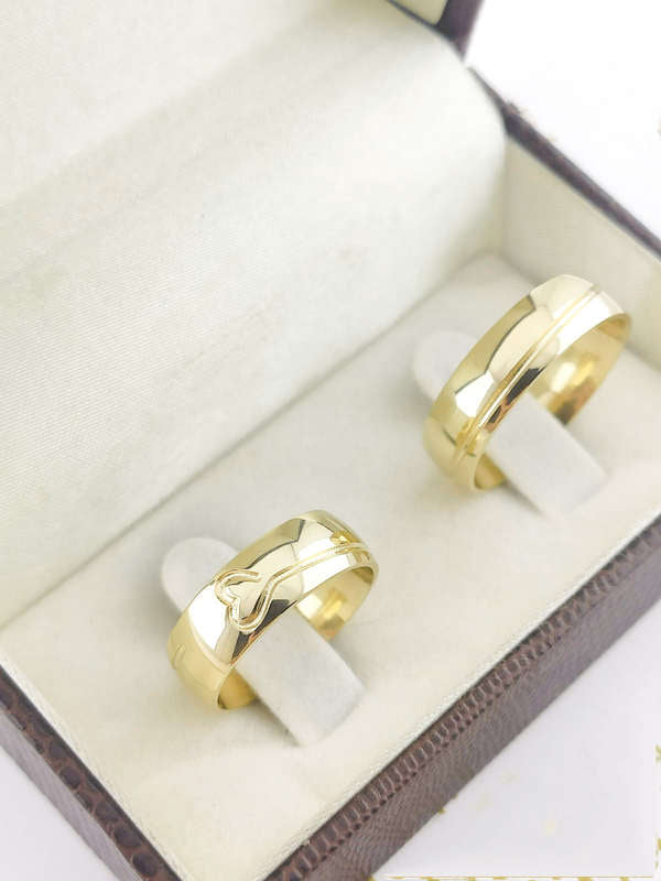 Aliança em Ouro 18k Abaulado Facetado 6mm
