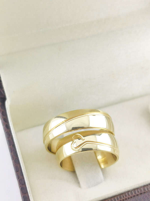 Aliança em Ouro 18k Abaulado Facetado 6mm