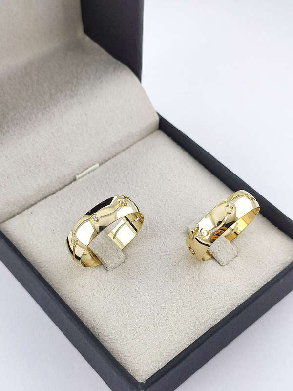 Aliança em Ouro 18k Abaulado Facetado 6mm com 8 Brilhantes