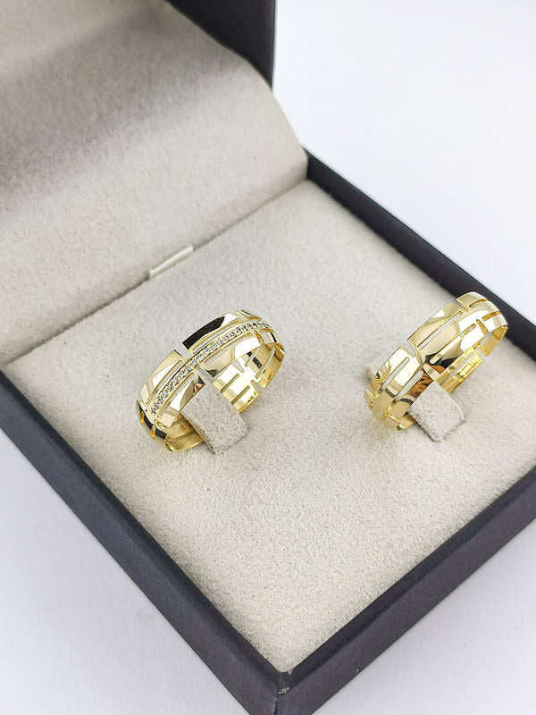 Aliança em Ouro 18k Abaulado com Frisos 5mm com 33 Brilhantes