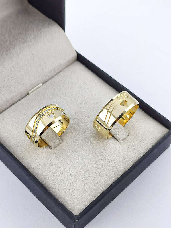Aliança em Ouro 18k Reto com Frisos 5mm com 40 Brilhantes