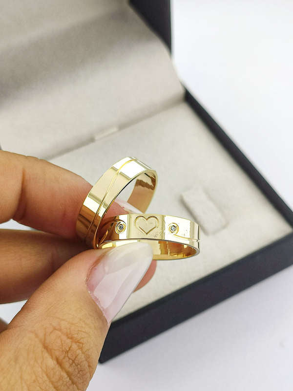 Aliança em Ouro 18k Reto 5mm com 2 Brilhantes