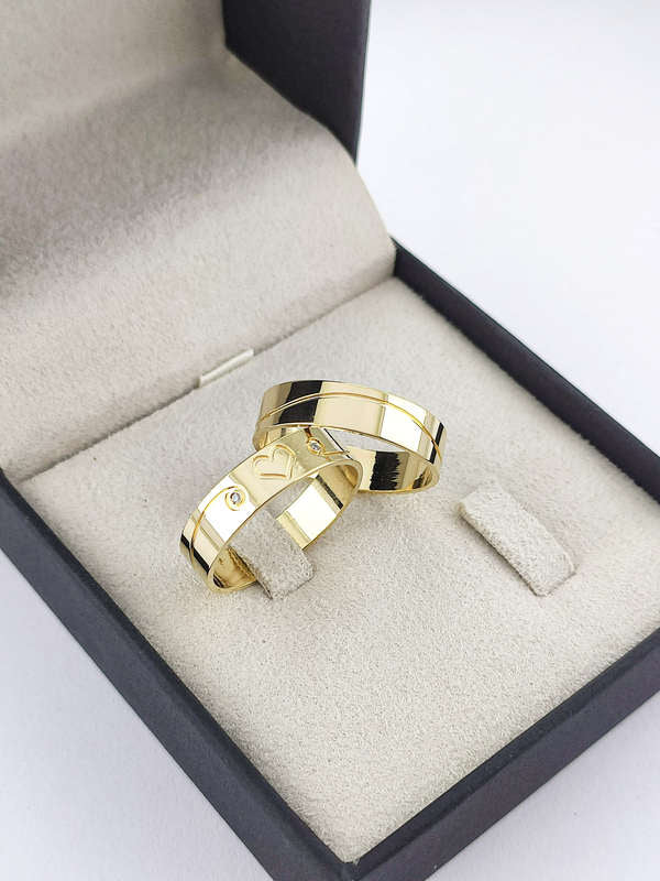 Aliança em Ouro 18k Reto 5mm com 2 Brilhantes