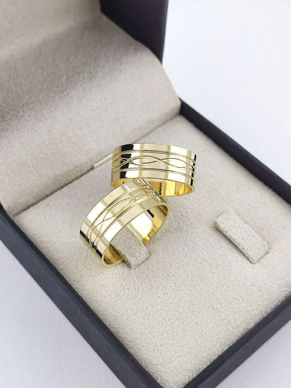 Aliança em Ouro 18k Reto com Linhas 8mm