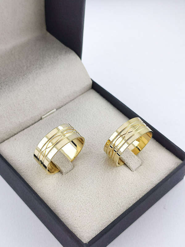 Aliança em Ouro 18k Reto com Linhas 8mm