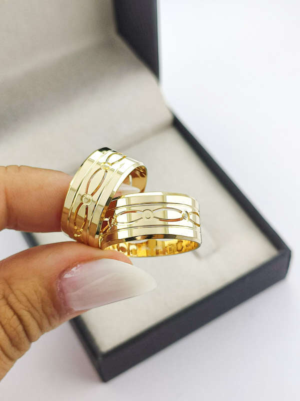 Aliança em Ouro 18k Reto com Linhas 9mm