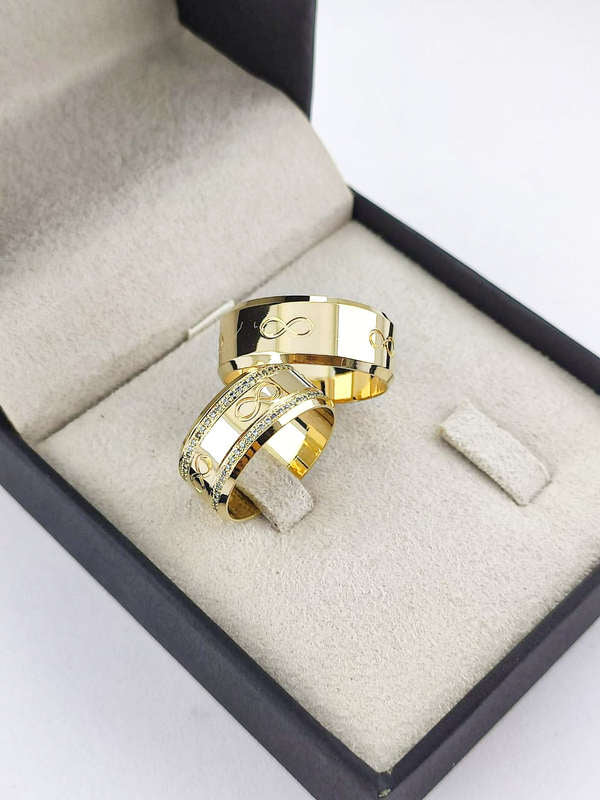 Aliança em Ouro 18k Reto com Frisos 8mm com 80 Brilhantes