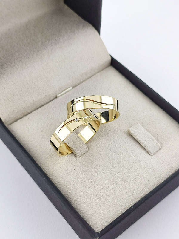Aliança em Ouro 18k Reto com Friso 5mm com 1 Brilhante