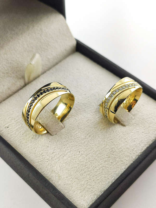 Aliança em Ouro 18k Abaulado com Frisos 7mm com 100 Brilhantes