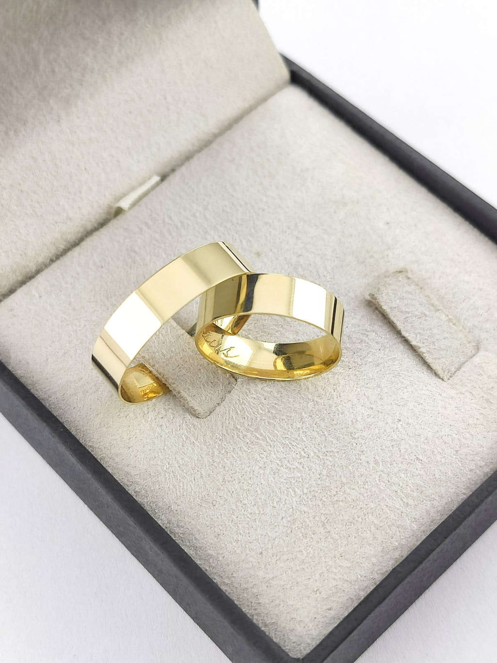 Aliança em Ouro 18k Reto Facetado 5mm