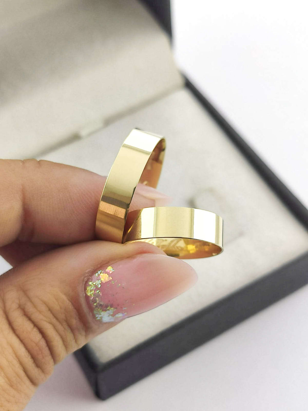 Aliança em Ouro 18k Reto Facetado 5mm
