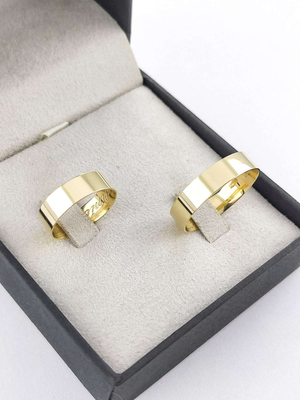 Aliança em Ouro 18k Reto Facetado 5mm