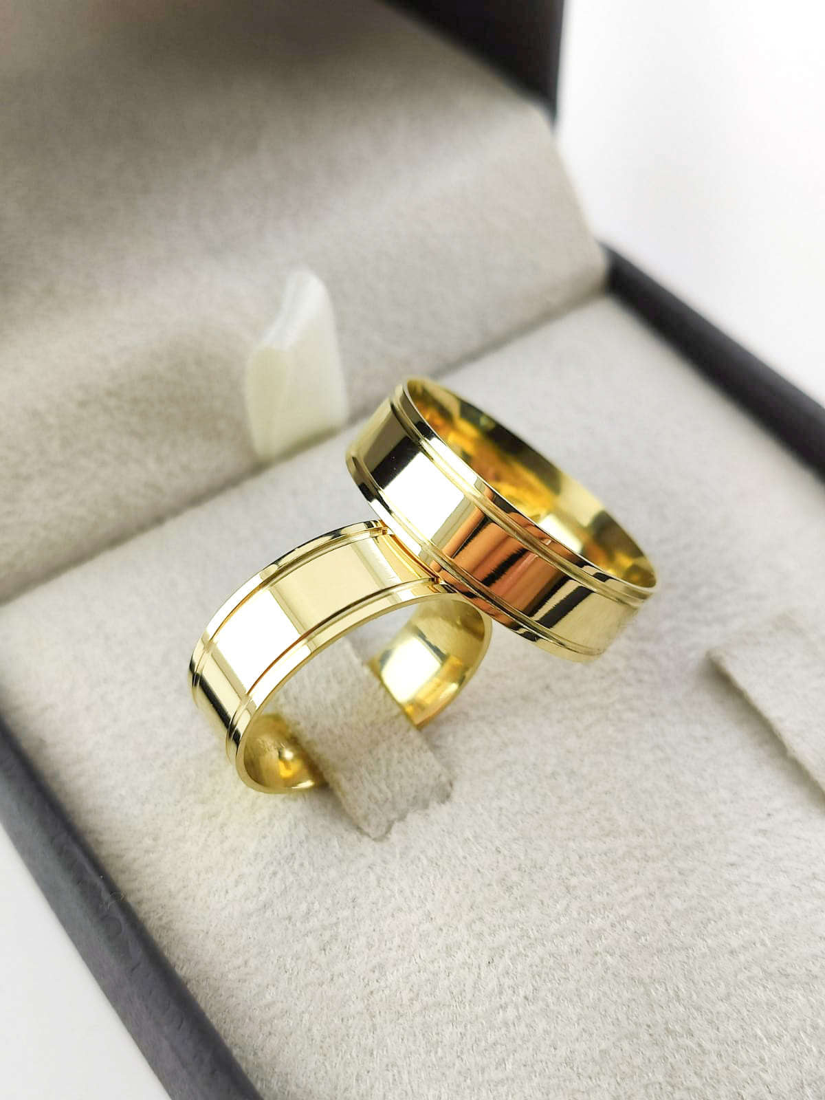 Aliança em Ouro 18k Reto com Frisos 6mm