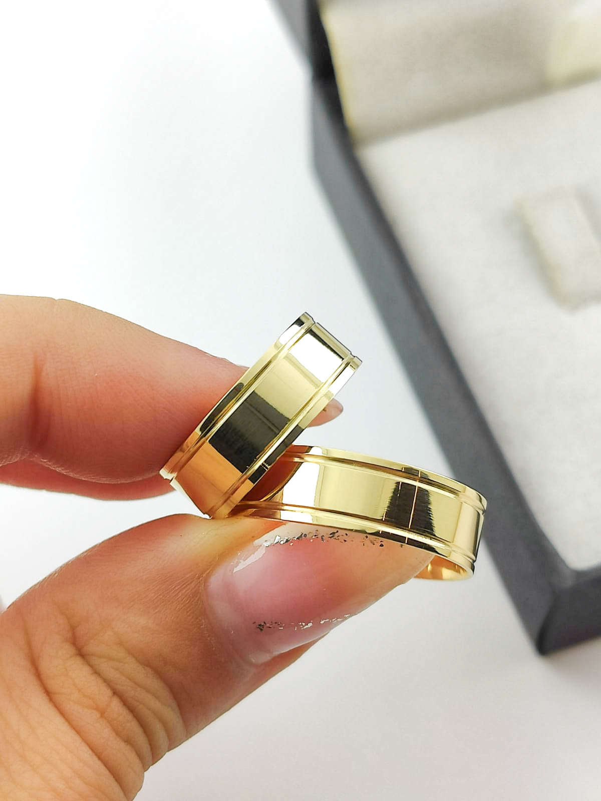 Aliança em Ouro 18k Reto com Frisos 6mm