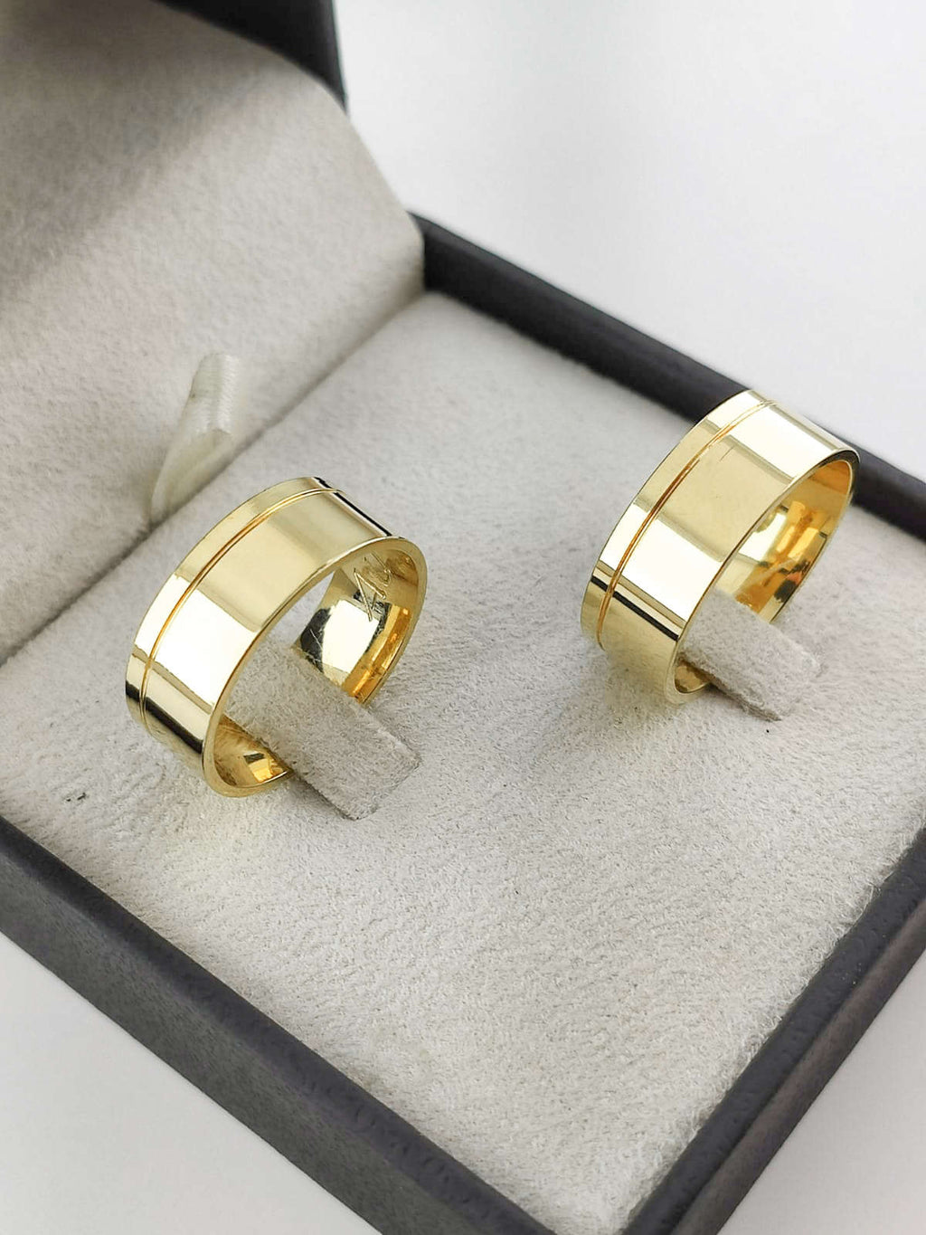 Aliança em Ouro 18k Reto com Frisos 6mm