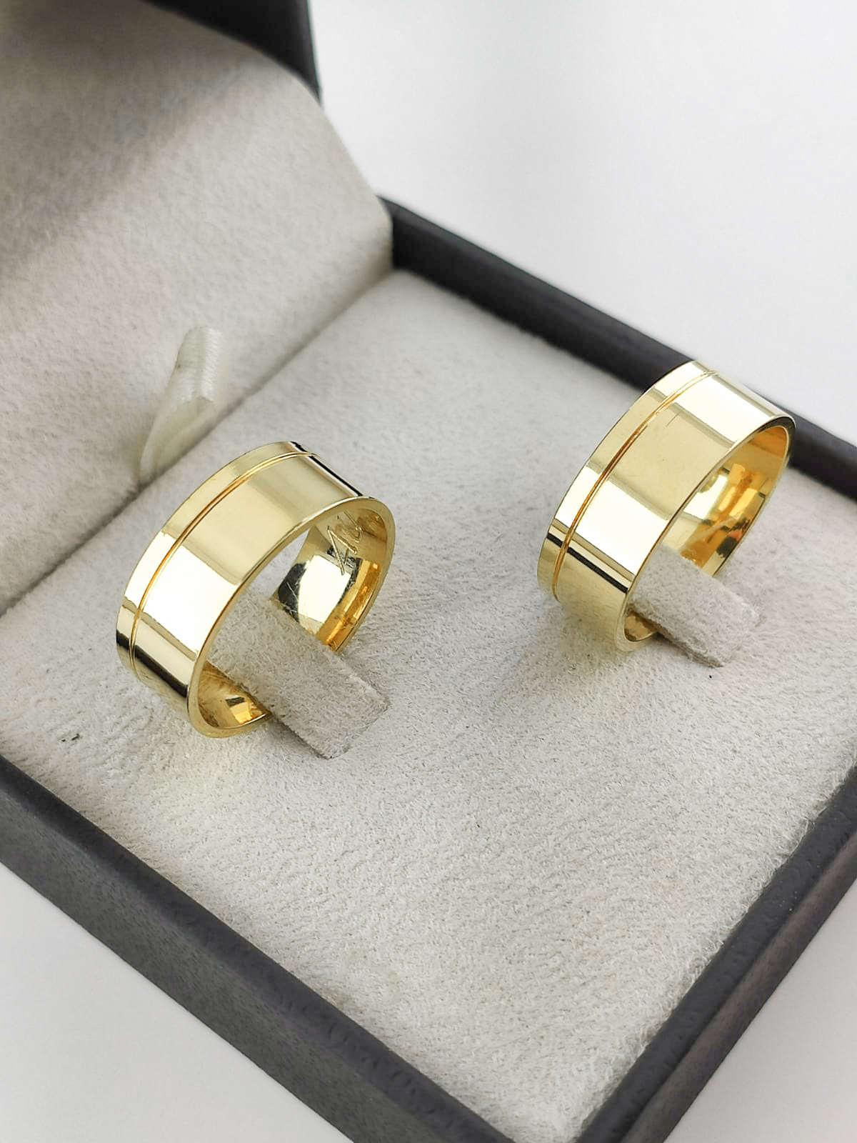 Aliança em Ouro 18k Reto com Frisos 6mm