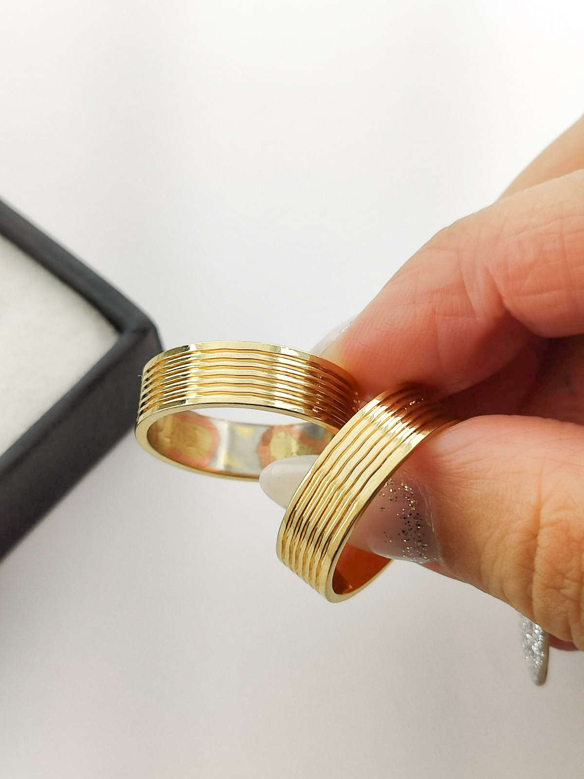 Aliança em Ouro 18k Reto com Linhas 7mm