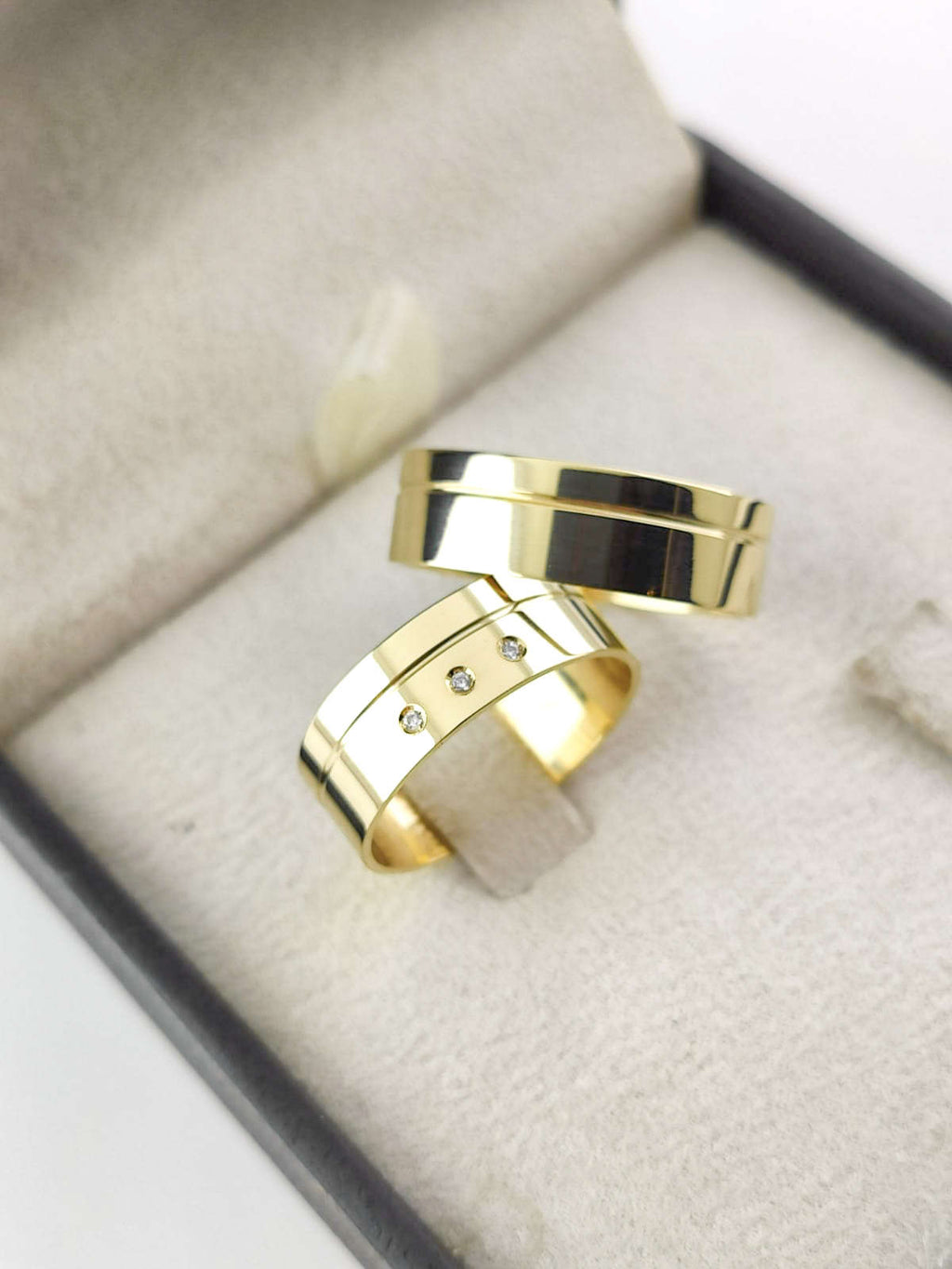 Aliança em Ouro 18k Reto 6mm com 3 Brilhantes