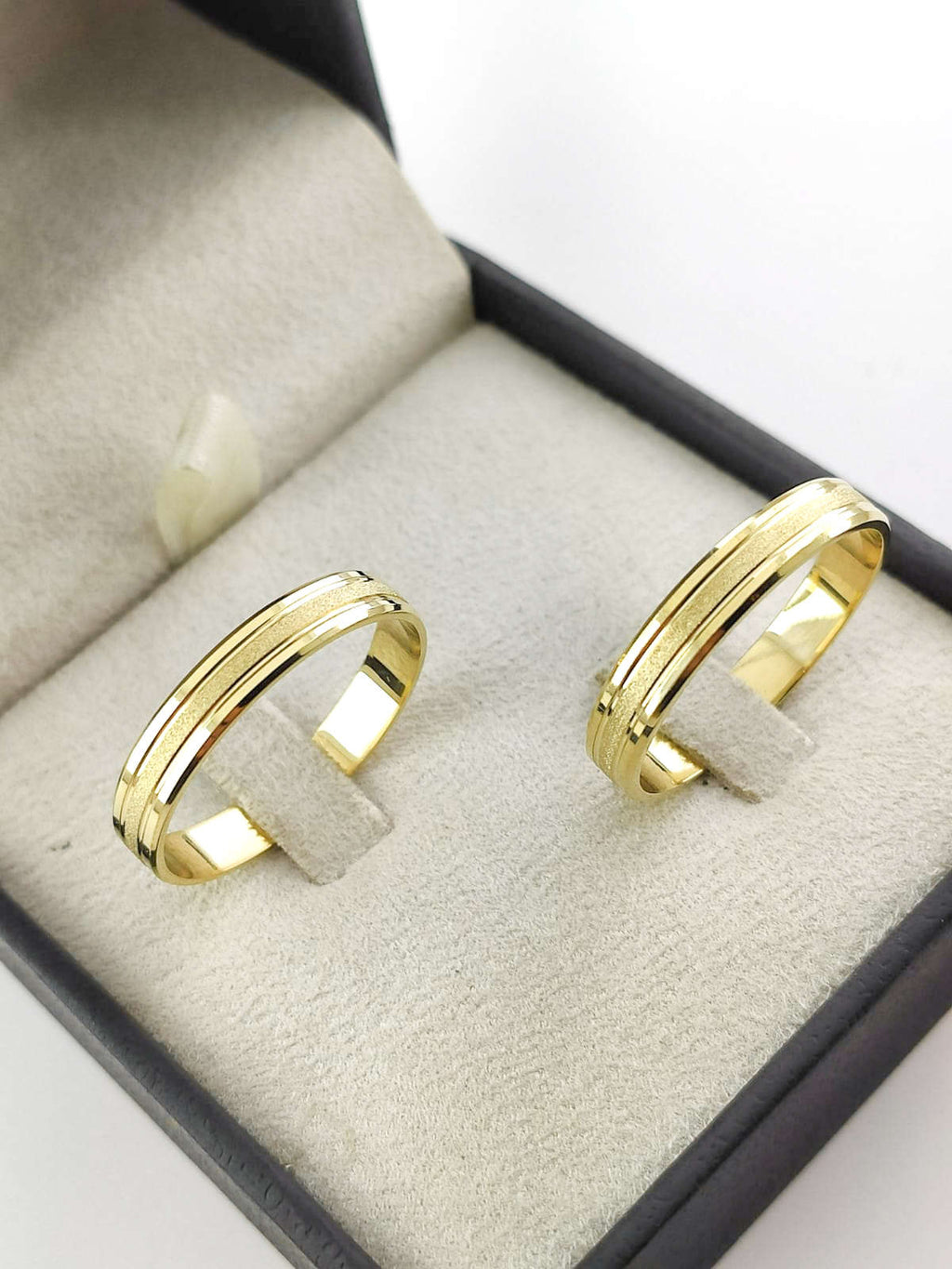 Aliança em Ouro 18k Reto com Frisos 4mm