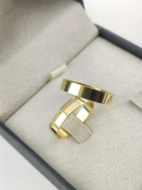 Aliança em Ouro 18k Reto 4mm com 20 Brilhantes