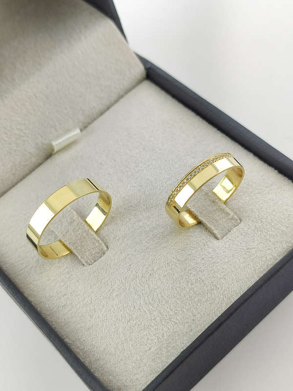 Aliança em Ouro 18k Reto 4mm com 20 Brilhantes