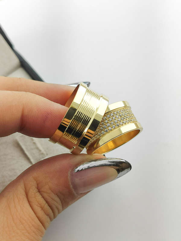 Aliança em Ouro 18k Reto com Linhas 10mm com 160 Brilhantes