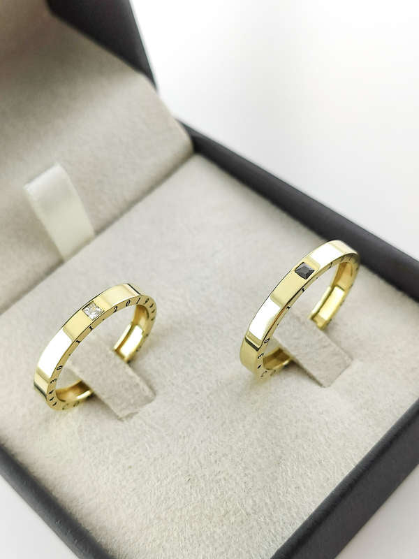 Aliança em Ouro 18k Reto 3mm com 2 Brilhantes