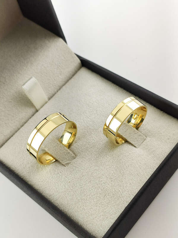 Aliança em Ouro 18k Reto com Frisos 6mm