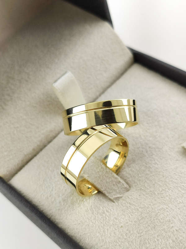 Aliança em Ouro 18k Reto com Frisos 6mm