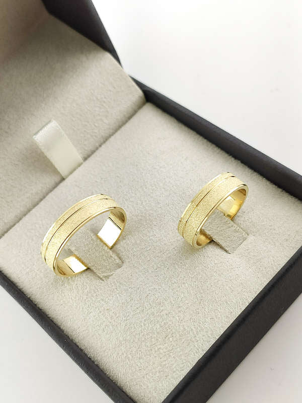 Aliança em Ouro 18k Reto Texturizado 5mm
