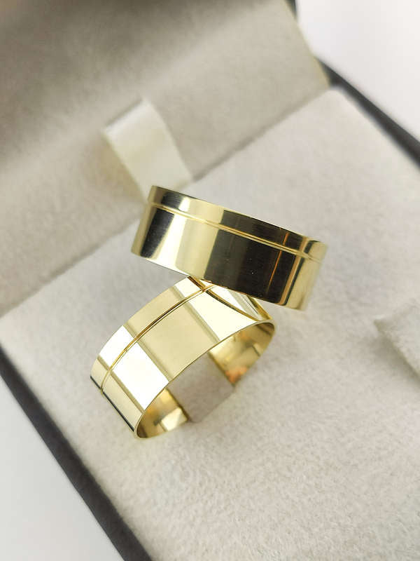 Aliança em Ouro 18k Reto com Frisos 7mm