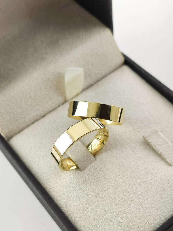 Aliança em Ouro 18k Reto Facetado 5mm