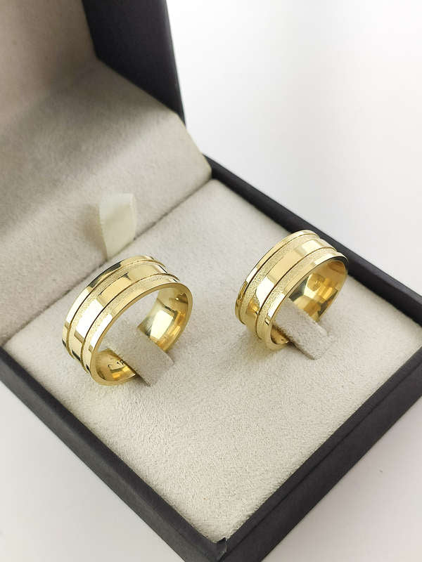 Aliança em Ouro 18k Reto com Frisos 8mm