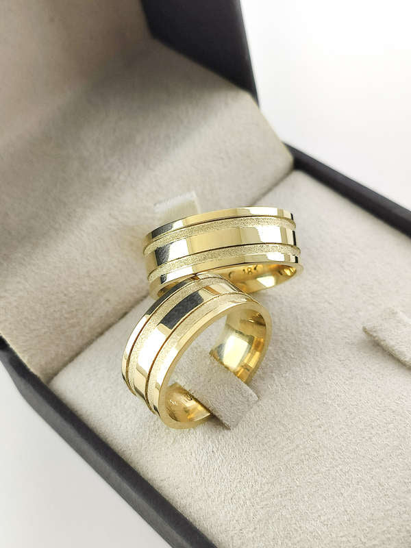 Aliança em Ouro 18k Reto com Frisos 8mm