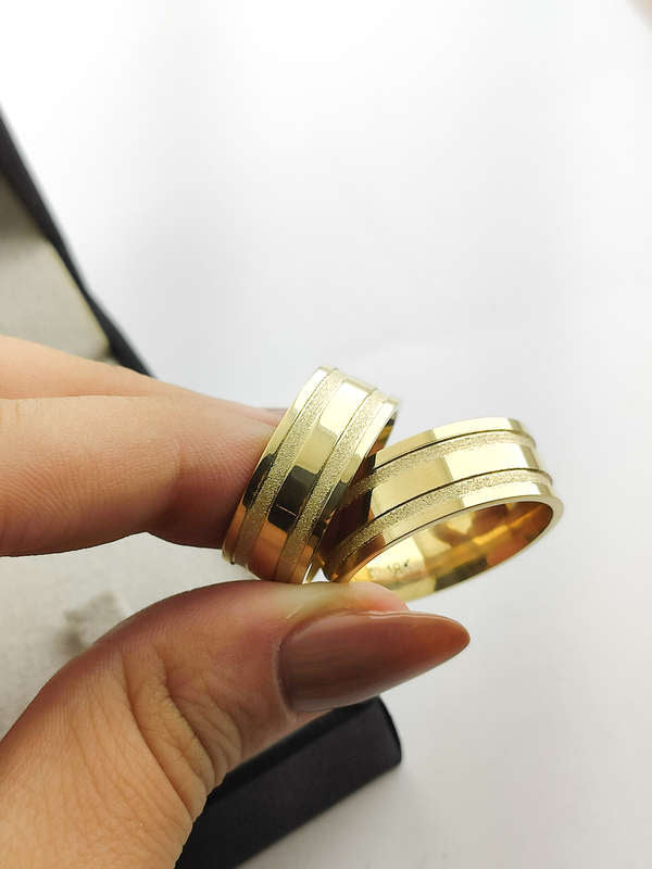 Aliança em Ouro 18k Reto com Frisos 8mm
