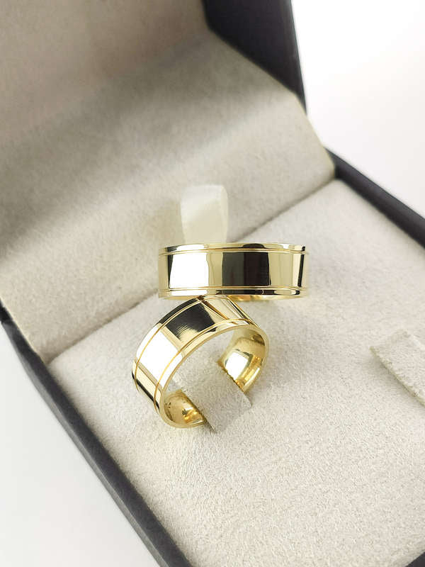 Aliança em Ouro 18k Reto Facetado 7mm